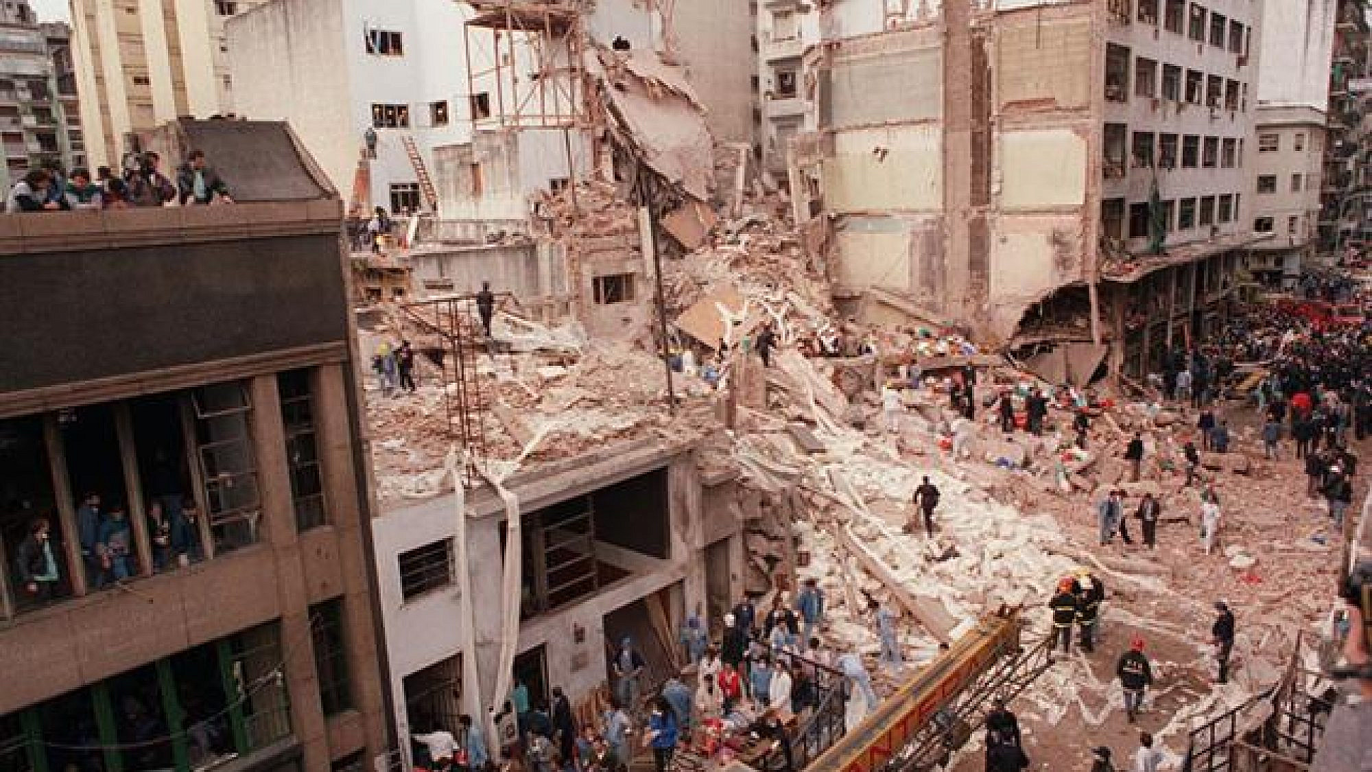 The remains of the AMIA Jewish center after the 1994 bombing in Buenos Aires, Argentina. Credit: La Nación via Wikimedia Commons.
