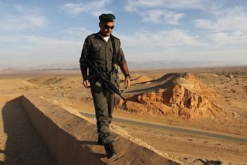An Israeli border policeman on patrol in the Judean Desert near the Jordanian border. Photo by Nati Shohat/Flash90.