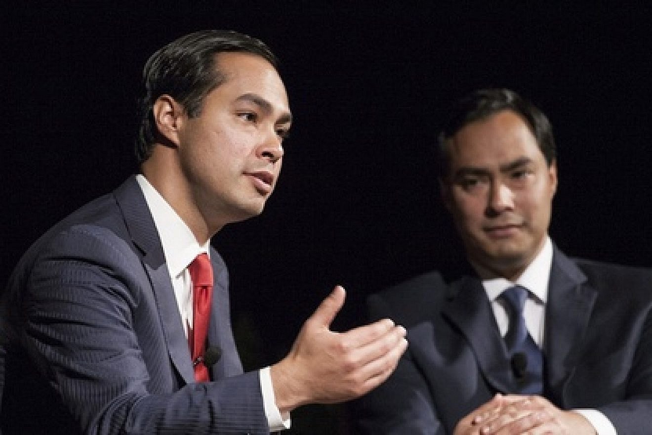 San Antonio Mayor Julian Castro (left) and his twin brother U.S. Rep. Joaquin Castro (D-Texas) at the LBJ Presidential Library. Credit: Lauren Gerson via Wikimedia Commons.