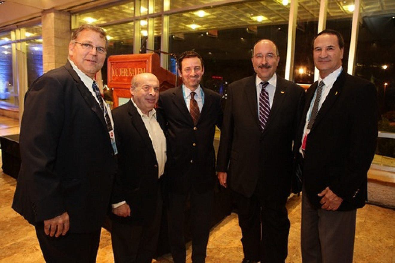 From left to right, at the Ruderman Family Foundation's reception before the Jewish Federations of North America (JFNA) General Assembly: Jerry Silverman, CEO of JFNA; Natan Sharansky, Chairman of the Jewish Agency for Israel; Jay Ruderman, president of the Ruderman Family Foundation; Dr. Dore Gold, former Israeli Ambassador to the UN, and Tal Brody, former Israeli basketball star and current Goodwill Ambassador of Israel. Credit: Yissachar Ruas.