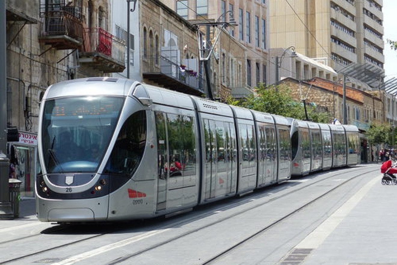 Jerusalem’s light rail along Jaffa Road. Credit: Claude Villetaneuse via Wikimedia Commons.