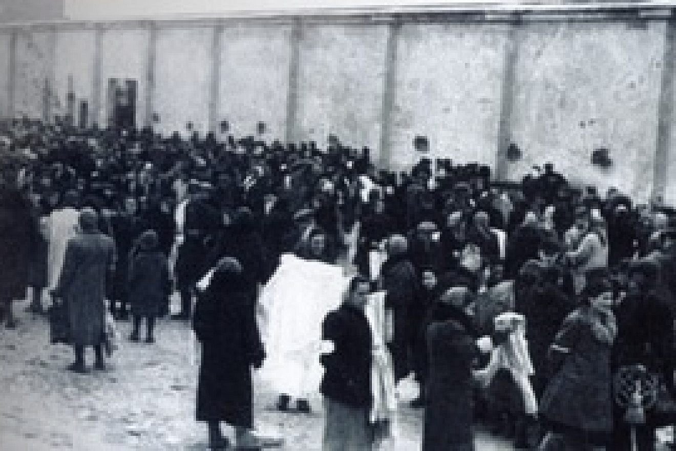 A crowd near the wall of the Warsaw Ghetto. Credit: Photo courtesy of the David S. Wyman Institute for Holocaust Studies.
