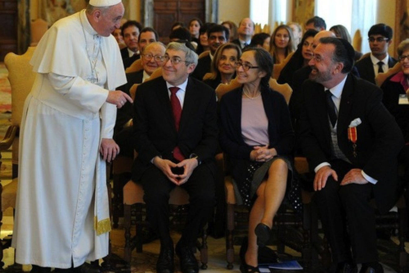 In front, from left to right: Pope Francis, American Jewish Committee (AJC) President Stanley M. Bergman, Stanley's wife Marion Bergman, and AJC International Director of Interreligious Affairs Rabbi David Rosen at the Vatican on Feb. 13. Credit: AJC.