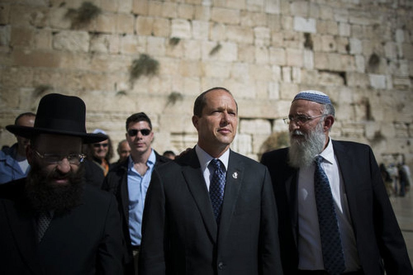 Jerusalem Mayor Nir Barkat (second from right) visits the Western Wall in the Israeli capital’s Old City, Oct. 22, 2013. Credit: Yonatan Sindel/Flash90.