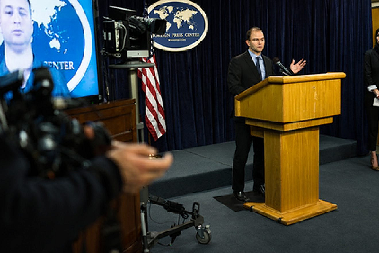 Deputy National Security Advisor Ben Rhodes addresses journalists on the foreign-policy priorities of the Obama administration, in particular a deal to hold Iran's nuclear program at bay, at the Foreign Press Center in Washington, D.C., on Jan. 29, 2014. Credit: U.S. State Department.