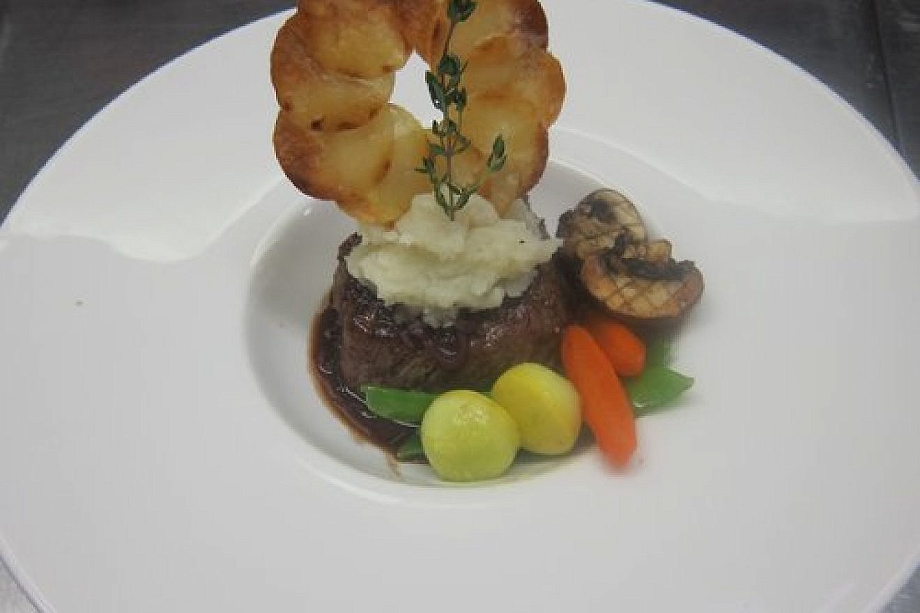 One of Chef Avram Wiseman’s culinary creations: a filet of beef with Bordelaise, wasabi mashed potatoes, Maxim potatoes and mixed vegetables. Credit: Courtesy of Chef Avram Wiseman.