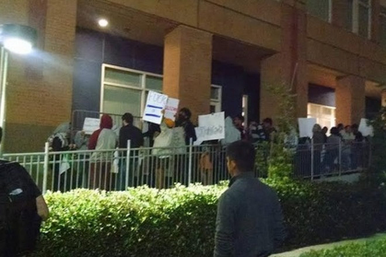 Click photo to download. Caption: The anti-Israel mob at University of California, Irvine on May 18. Credit: Paula Prizio.