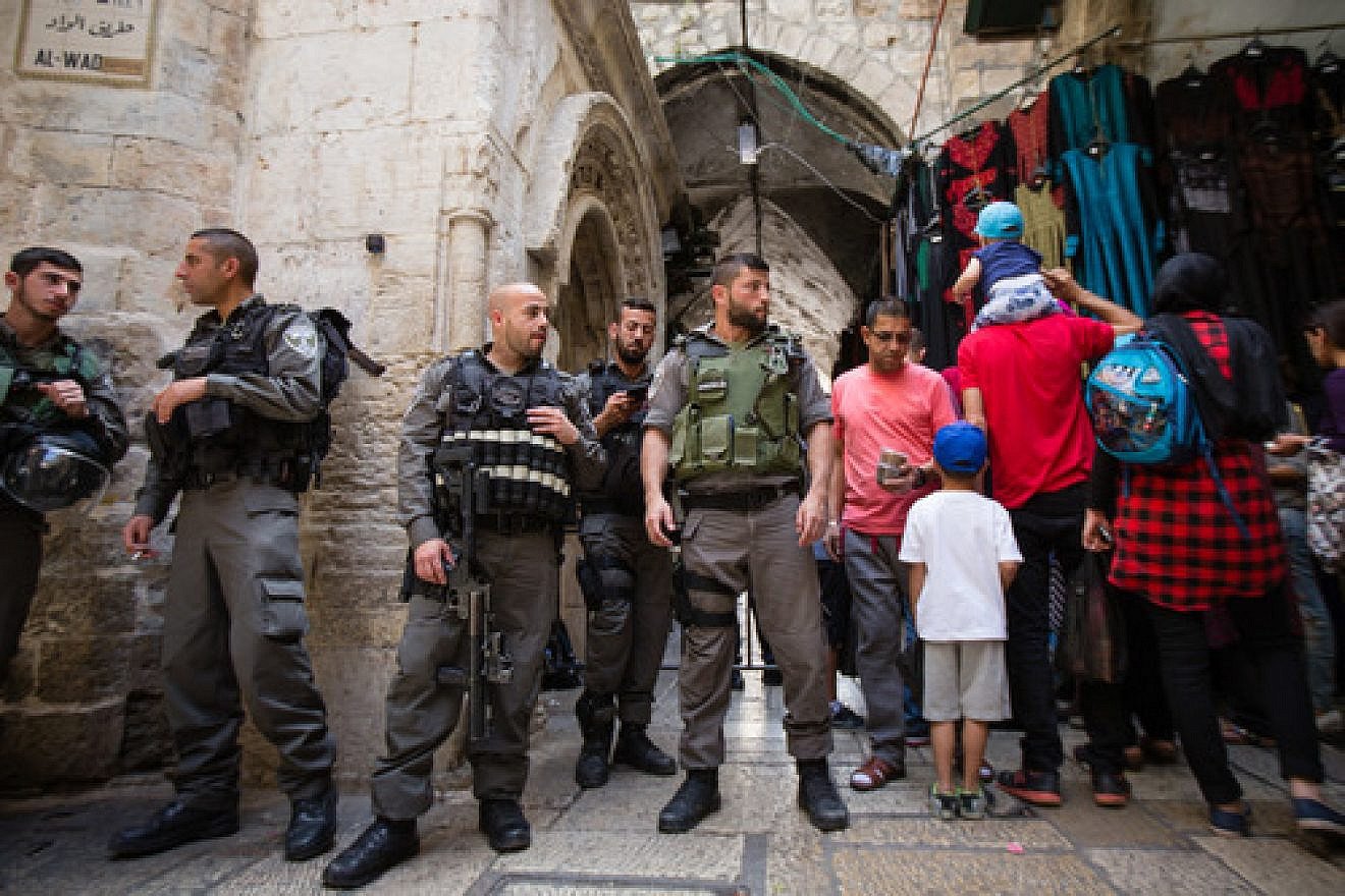 File photo: On April 24, 2017, Israeli police officers guard an entrance to Jerusalem's Temple Mount during the Passover holiday, when an increased number of Jews visit the holy site. Credit: Corinna Kern/Flash90.