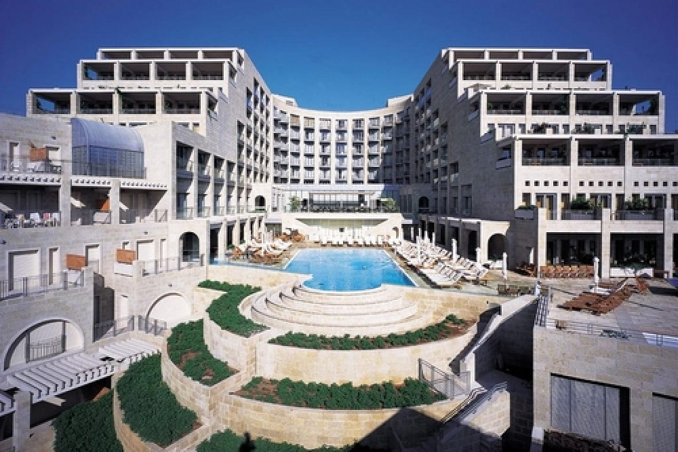 After anti-Israel pressure, the Virginia State Bar (VSB) cancelled a planned seminar at the David Citadel Hotel (pictured) in Jerusalem. But the VSB cited a “U.S. State Department advisory” as its reason for scrapping the seminar. Credit: Igor Shimanov via Wikimedia Commons.