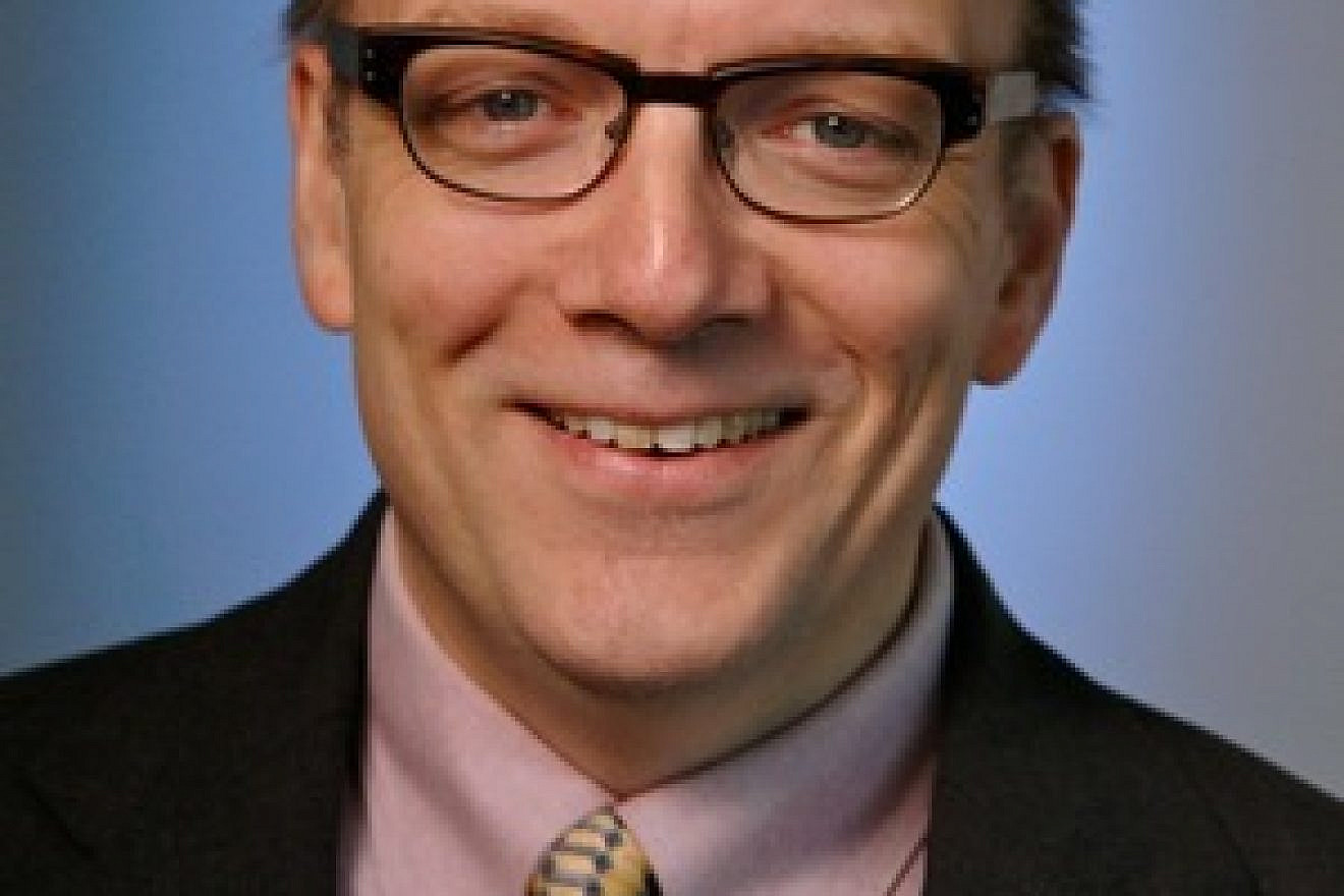 Click photo to download. Caption: Dexter Van Zile.