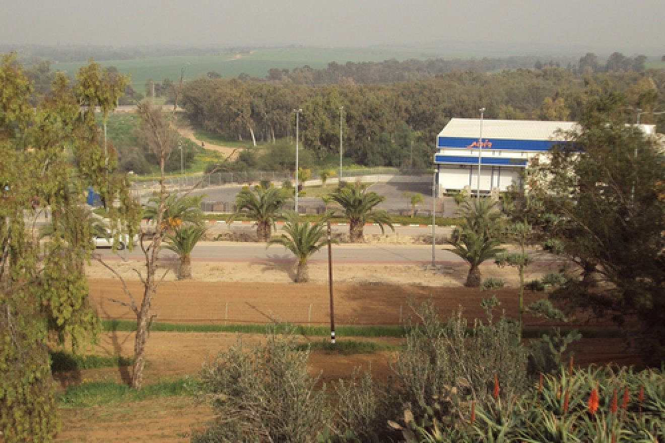 Kibbutz Dorot. Credit: Jeffrey Barken.