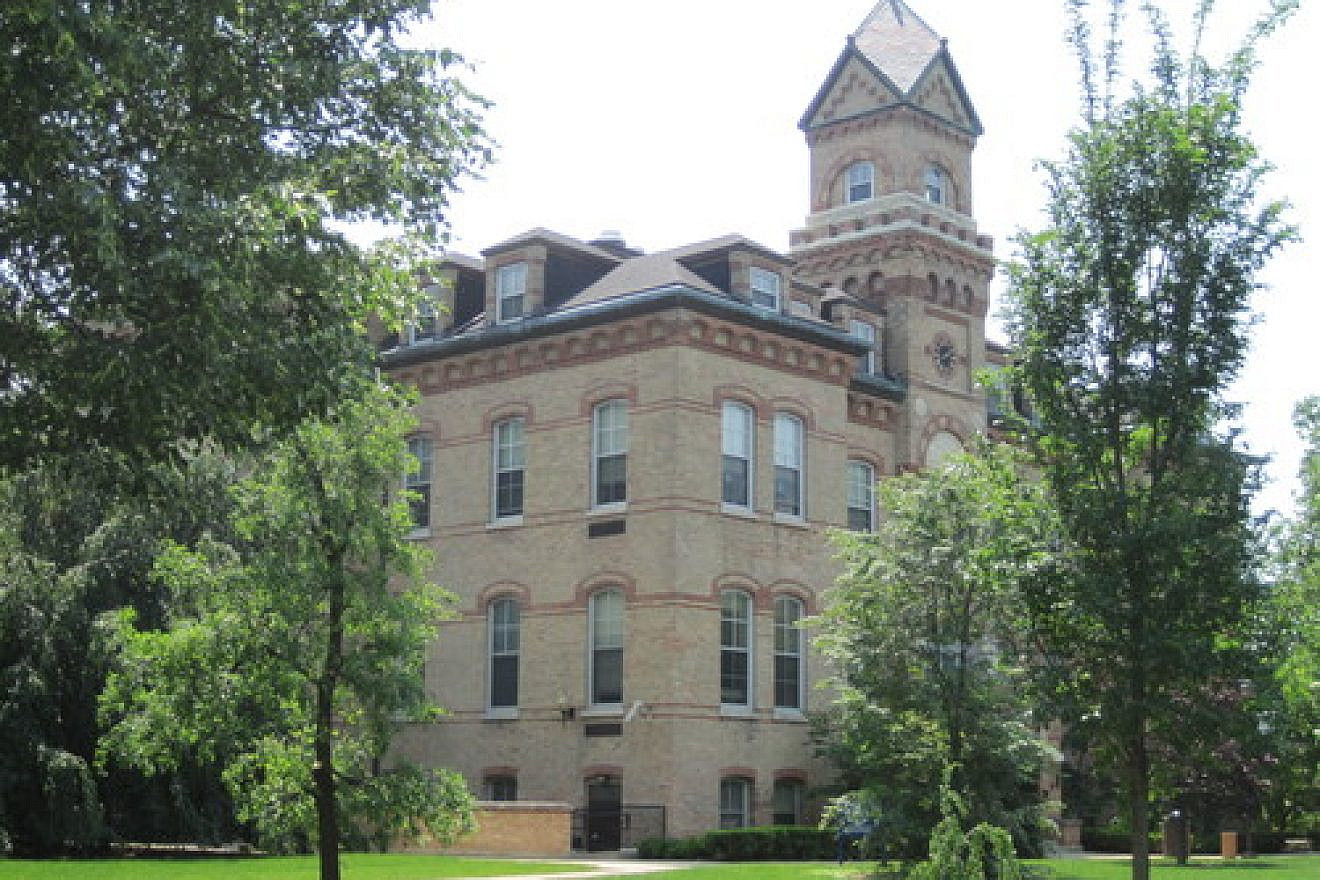 The campus of Elmhurst College. Credit: Wikimedia Commons.