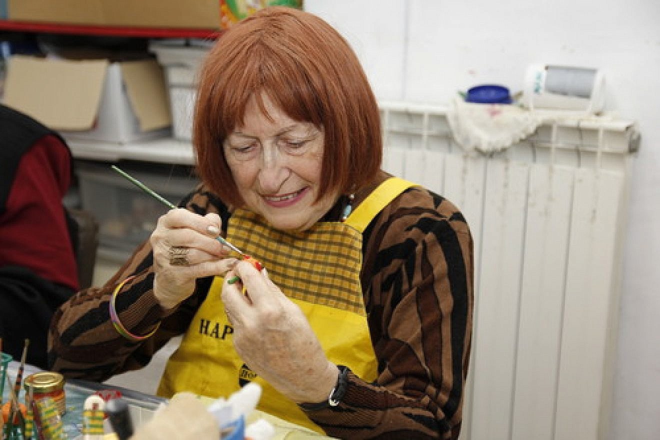 Hana Kessler, 79, paints at the Lifeline for the Old facility in Jerusalem. Credit: Bonnie Geller/Lifeline for the Old.