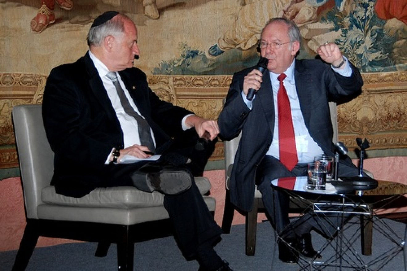 Dr. Richard Prasquier, president of the CRIF (Conseil Representatif des Institutions Juives de France), sits down with Malcolm Hoenlein, executive director of the Conference of Presidents of Major American Jewish Organizations. Prasquier discussed issues of concern to the French Jewish community with American media at the Consulate of France in New York on Monday. Credit: Maxine Dovere.