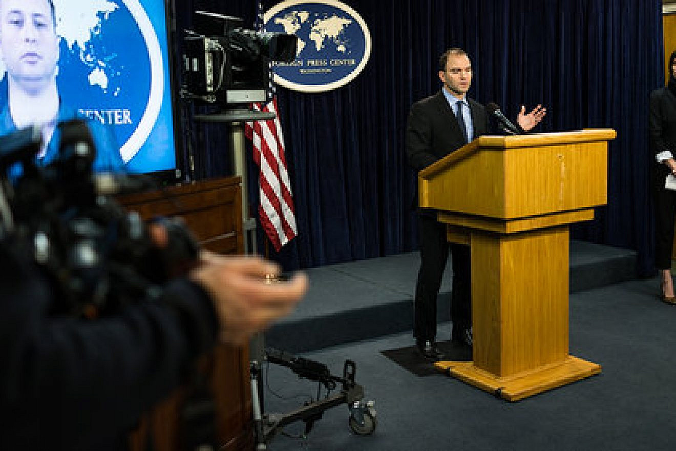 Deputy National Security Advisor Ben Rhodes addresses journalists on the foreign-policy priorities of the Obama administration, in particular a deal to hold Iran's nuclear program at bay, at the Foreign Press Center in Washington, D.C., on Jan. 29, 2014. Credit: U.S. State Department.