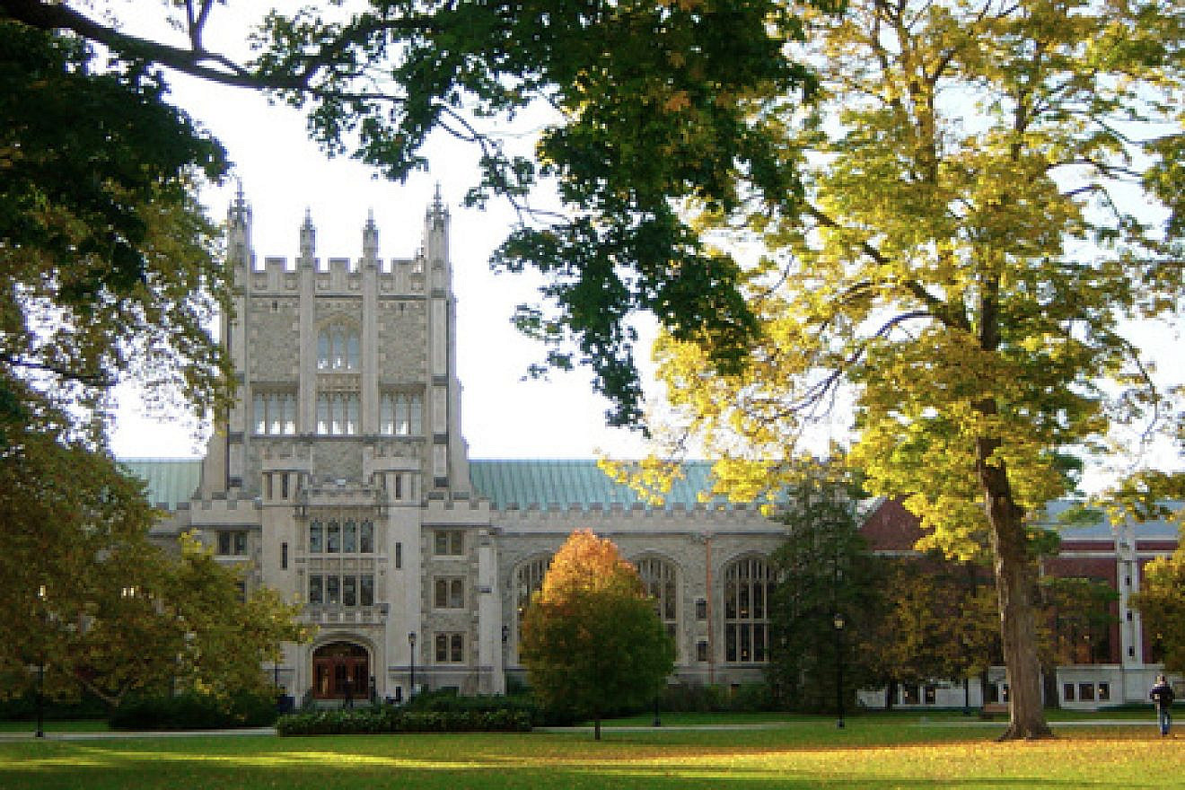 Click photo to download. Caption: Thompson Library at Vassar College in Poughkeepsie, N.Y. Credit: Noteremote via Wikimedia Commons.