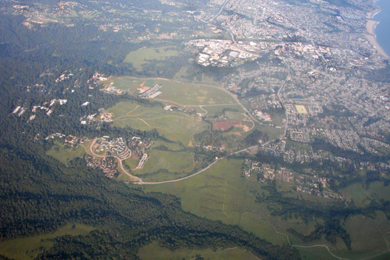 An aerial view of the UC Santa Cruz campus and others areas in Santa Cruz, Calif. Credit: Doc Searls via Wikimedia Commons.