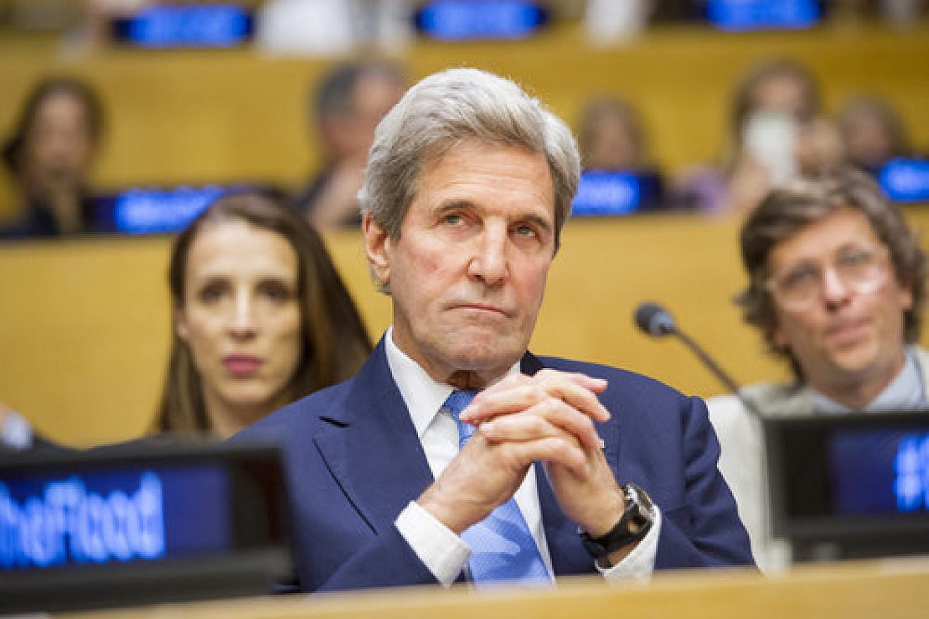 U.S. Secretary of State John Kerry attends the screening of the documentary film "Before the Flood” at the United Nations, Oct. 20, 2016. Credit: U.N. Photo/Rick Bajornas.