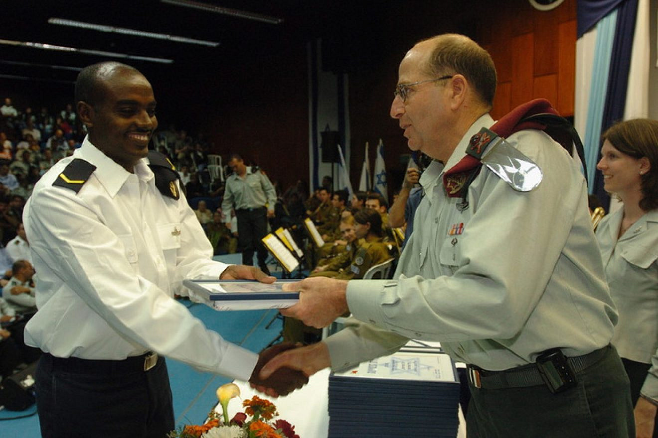 Click photo to download. Caption: Moshe Ya'alon, now Israel's vice prime minister and former IDF chief of staff, presents an award of excellence to an Israeli naval officer. Credit: IDF Spokesperon.