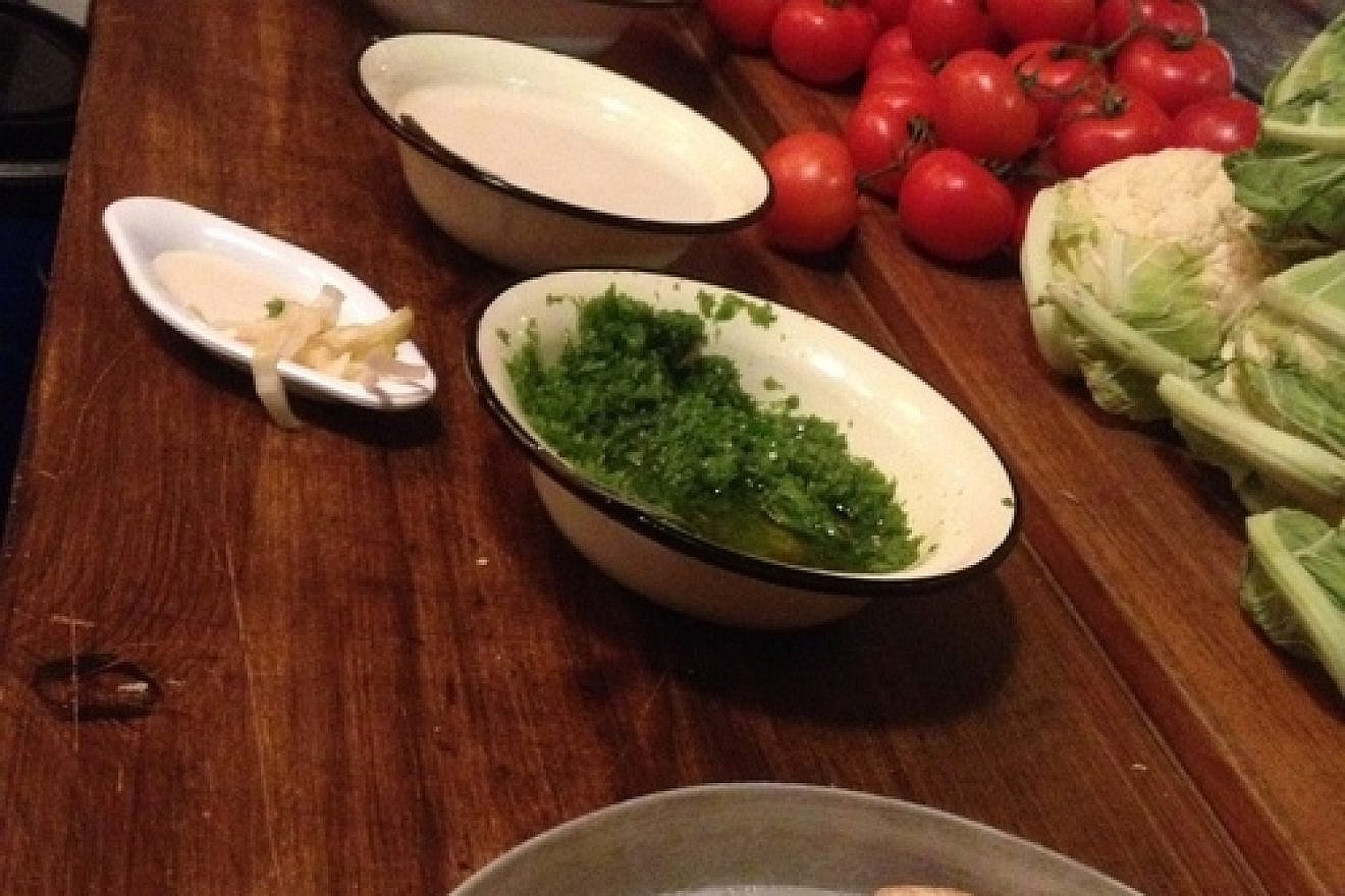 Pita and dips at Vienna's Miznon, a restaurant created by Israeli celebrity chef Eyal Shani. Credit: Orit Arfa.