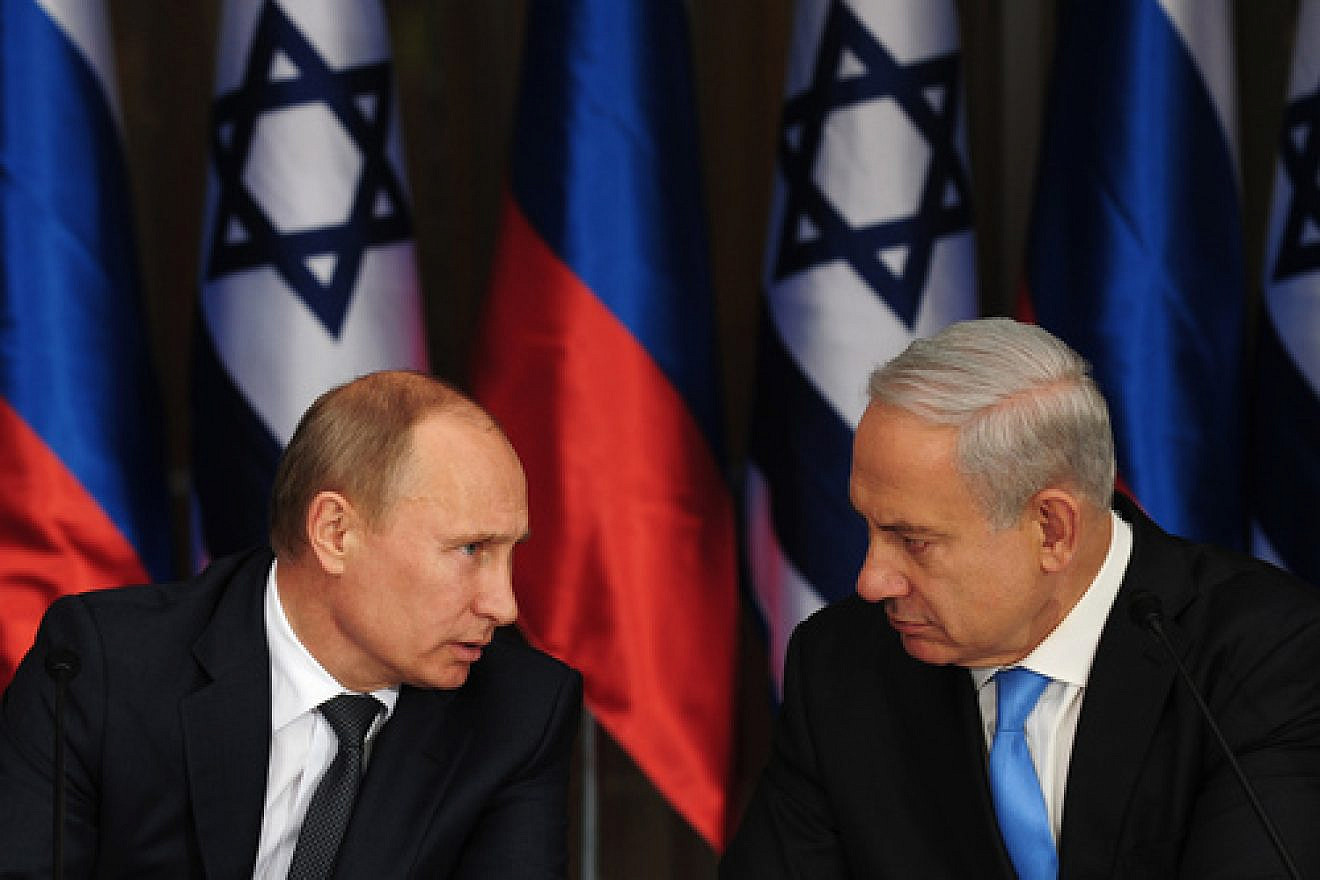 Israeli Prime Minister Benjamin Netanyahu (right) holds a joint press conference with Russian President Vladimir Putin (left) at Netanyahu's residence in Jerusalem on June 25, 2012. Credit: Kobi Gideon/GPO/Flash90.