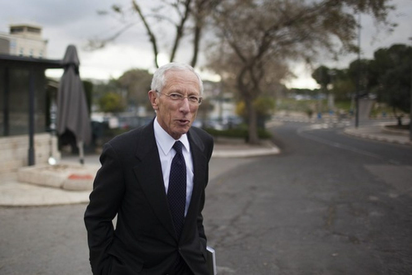 Click photo to download. Caption: Stanley Fischer, the Governor of the Bank of Israel, leaves after a meeting at the Prime Minister's Office in Jerusalem, March 17, 2013. Fischer, who will leave his position in a few months, has stewarded the Israeli economy through an era of stability amid a global crisis. Credit: Yonatan Sindel/Flash90.