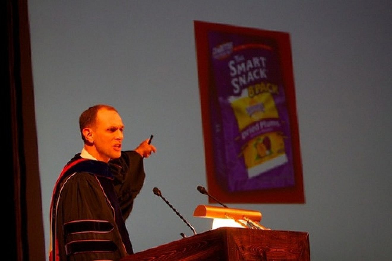 University of Chicago's Professor Austan Goolsbee (recently the chair of the Council of Economic Advisers) looks at the hamantash-latke issue from an economics point of view during the school's 2007 debate. Courtesy Daniel J. Libenson.