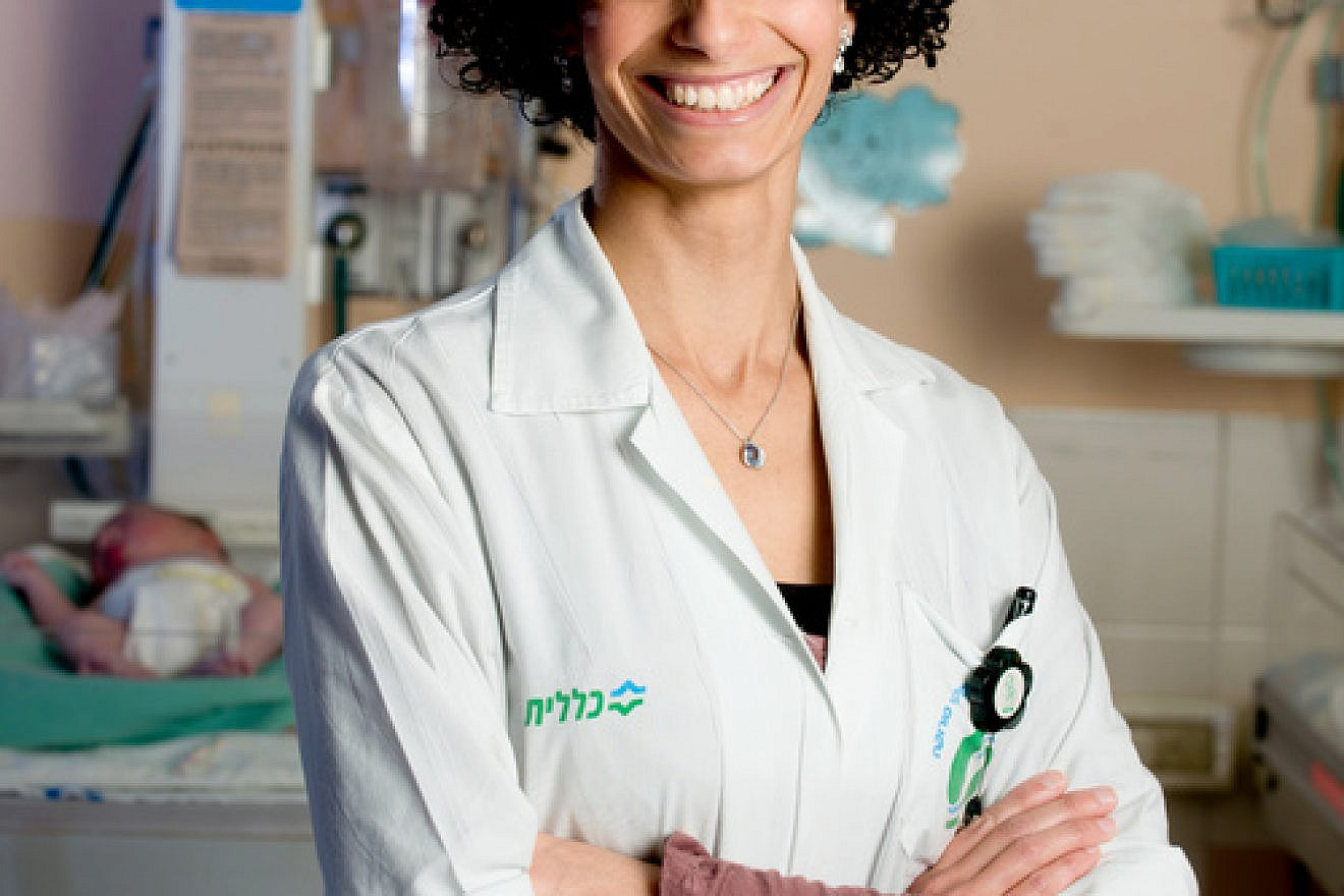 Click photo to download. Dr. Rania Okby (pictured), the first female Bedouin physician in the world, represents the convergence of two worlds: ancient Bedouin tradition and modern Israeli society. Credit: Dani Machlis.