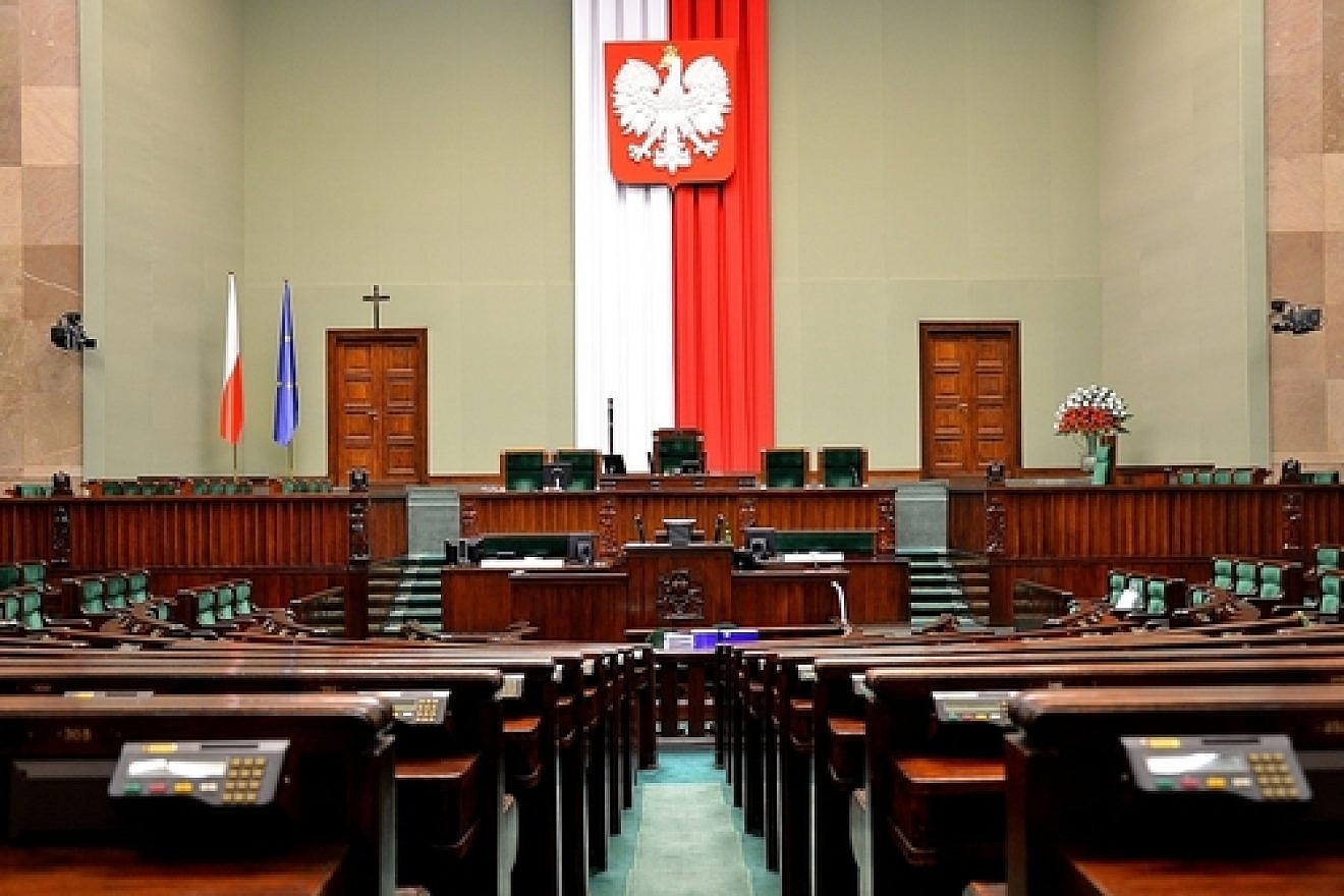 The plenary hall of the Sejm, the lower house of the Polish parliament. The Sejm on July 12 rejected a reinstatement of the legality of religious slaughter. Credit: Boston9 via Wikimedia Commons.
