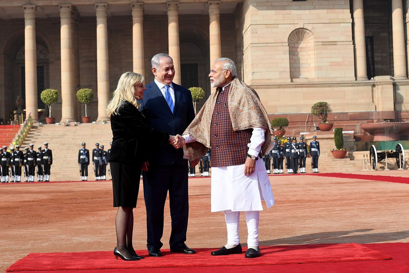 Israeli Prime Minister Benjamin Netanyahu and his wife, Sara, are welcomed by Indian Prime Minister Narendra Modi at the Presidential Palace in New Delhi on Jan. 15, 2018. Credit: Avi Ohayon/GPO.
