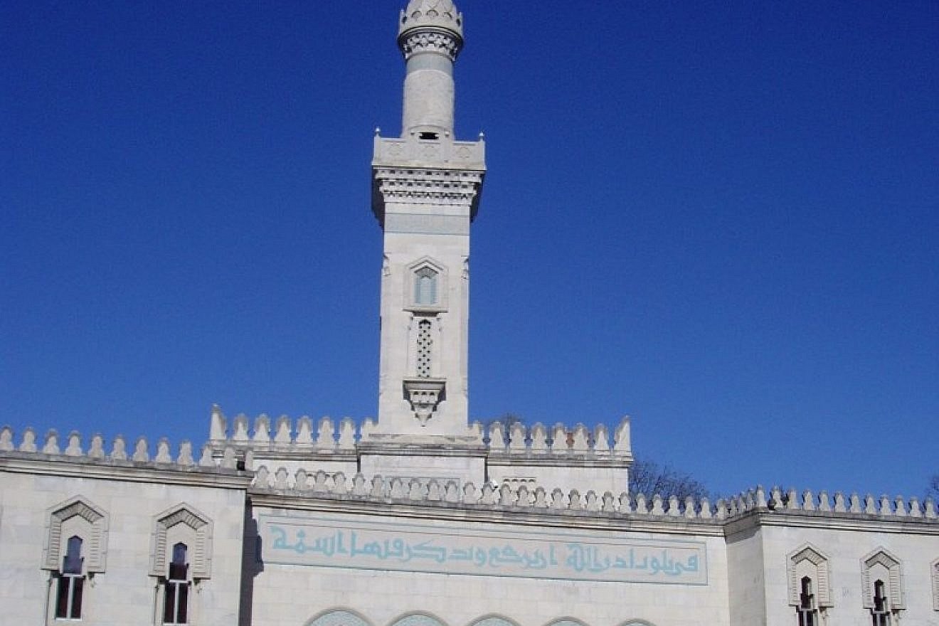 Islamic Center of Washington at Washington, D.C. Credit: SimonP via Wikimedia Commons.