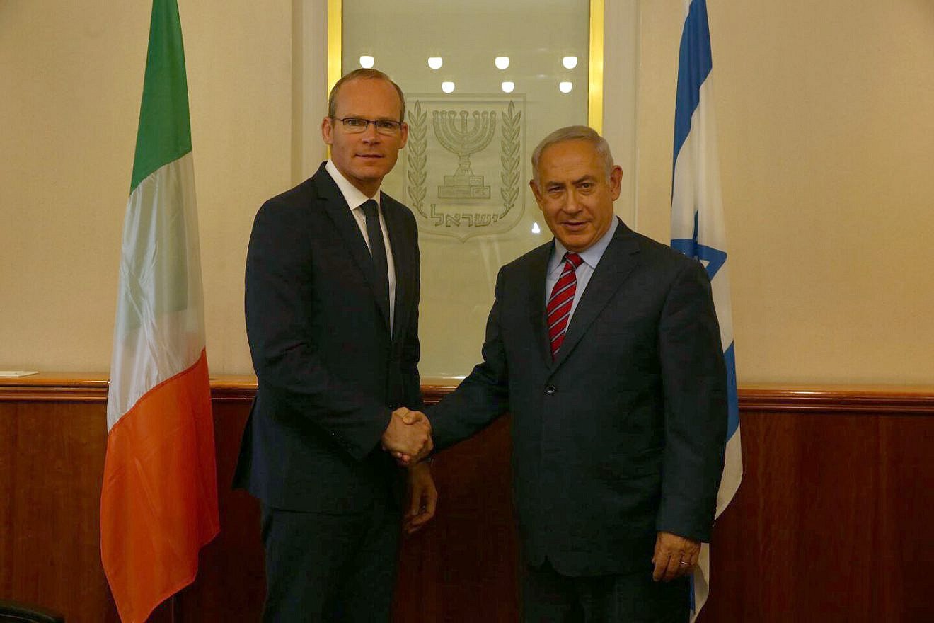 Irish Foreign Minister Simon Coveney (left) with Israeli Prime Minister Benjamin Netanyahu in Jerusalem in July 2017. Credit: Haim Zach/GPO.