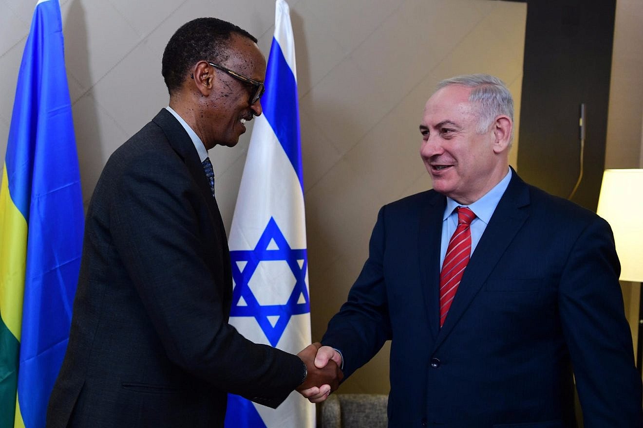 Israeli Prime Minister Benjamin Netanyahu meets with Rwandan President Paul Kagame in Davos in January 2018. Credit: Amos Ben-Gershom/GPO.
