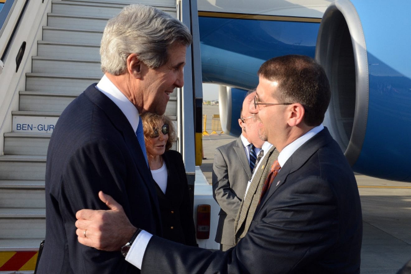 U.S. Secretary of State John Kerry shakes hands with U.S. Ambassador Daniel Shapiro as he arrives for an official visit at Ben-Gurion International Airport on April 7, 2013. Photo by Matty Stern, U.S. Embassy Tel Aviv/Flash90.