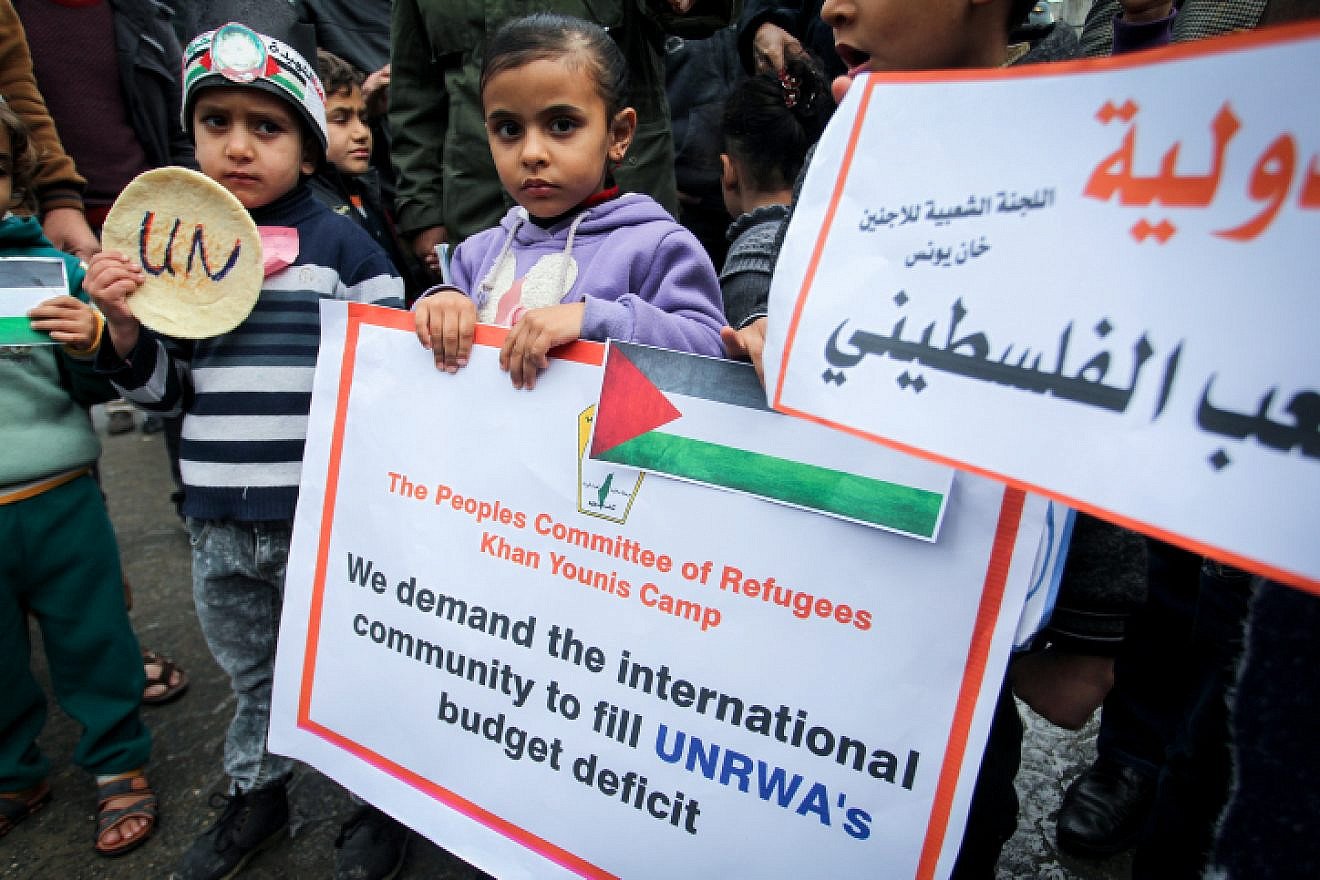 Palestinians take part in a protest against aid cuts, outside the U.N. offices in Khan Younis in the southern Gaza Strip, Jan. 28, 2018. Photo: Abed Rahim Khatib/ Flash90.
