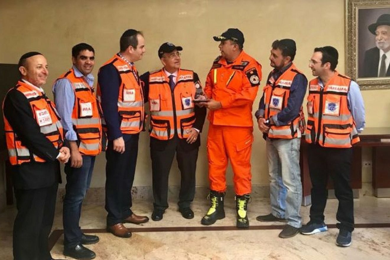 José Donderis presents an award to Eli Beer, third from left, and members of United Hatzalah of Panama. Credit: Courtesy of United Hatzalah Panama.
