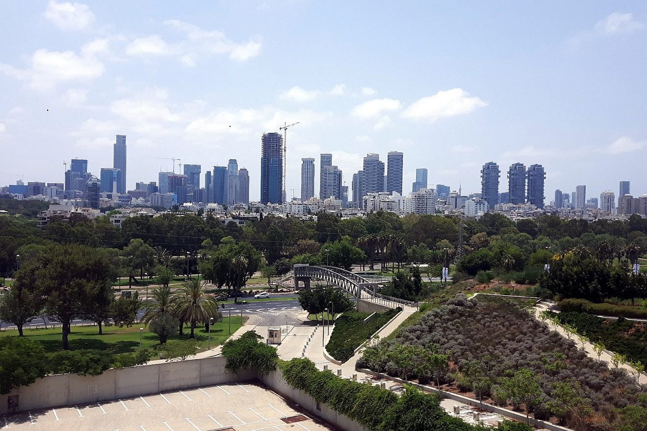 A view of the Tel Aviv skyline. Credit: LaMèreVeille via Wikimedia Commons.