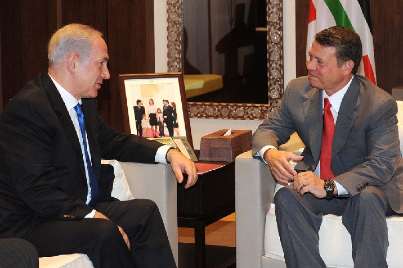 Israeli Prime Minister Benjamin Netanyahu meets with Jordanian King Abdullah II in Amman on July 27, 2010. Photo by Avi Ohayon/GPO/Flash90.