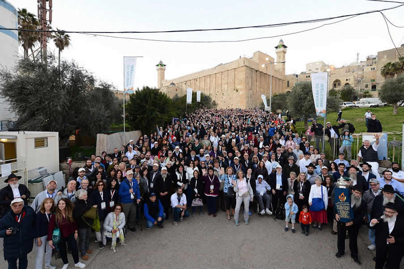 Nearly 800 participants from 80 communities around the world came to Israel, making a stop in Hebron at the Cave of the Patriarchs, with Chabad’s Rohr Jewish Learning Institute. (Photo: Bentzi Sasson)