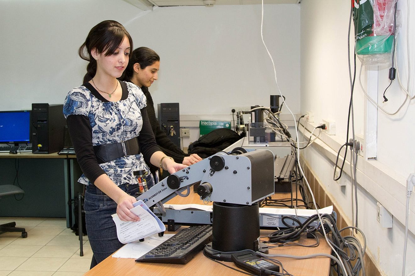 A haredi woman works in a robotics lab at the Jerusalem College of Technology. Credit: Jerusalem College of Technology.