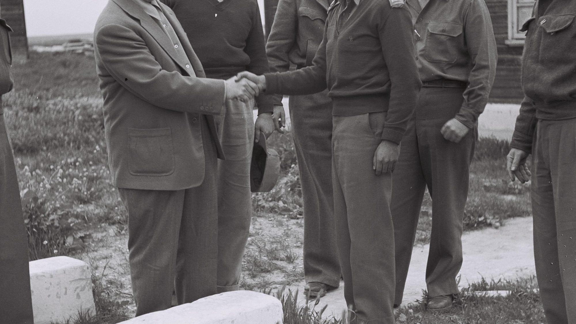 Eddie Jacobson shakes hands with Capt. Yeruham Cohen, flanked by Col. Edelelman and Yitzhak Rabin in Beersheva. Photo by Hugo Mendelson/GPO