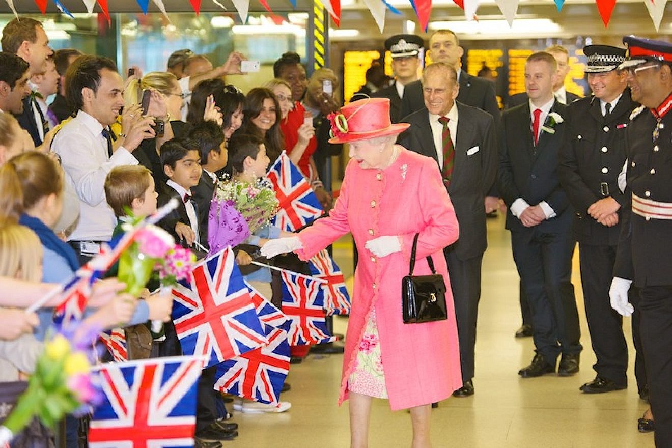 Queen Elizabeth visiting Birmingham in July 2012 as part of her Diamond Jubilee tour. Credit: Wikimedia Commons.