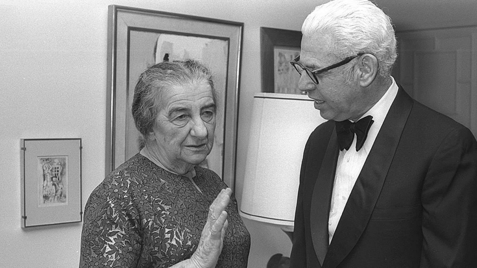 Arthur Goldberg speaking with Golda Meir. Credit: Moshe Milner, GPO.