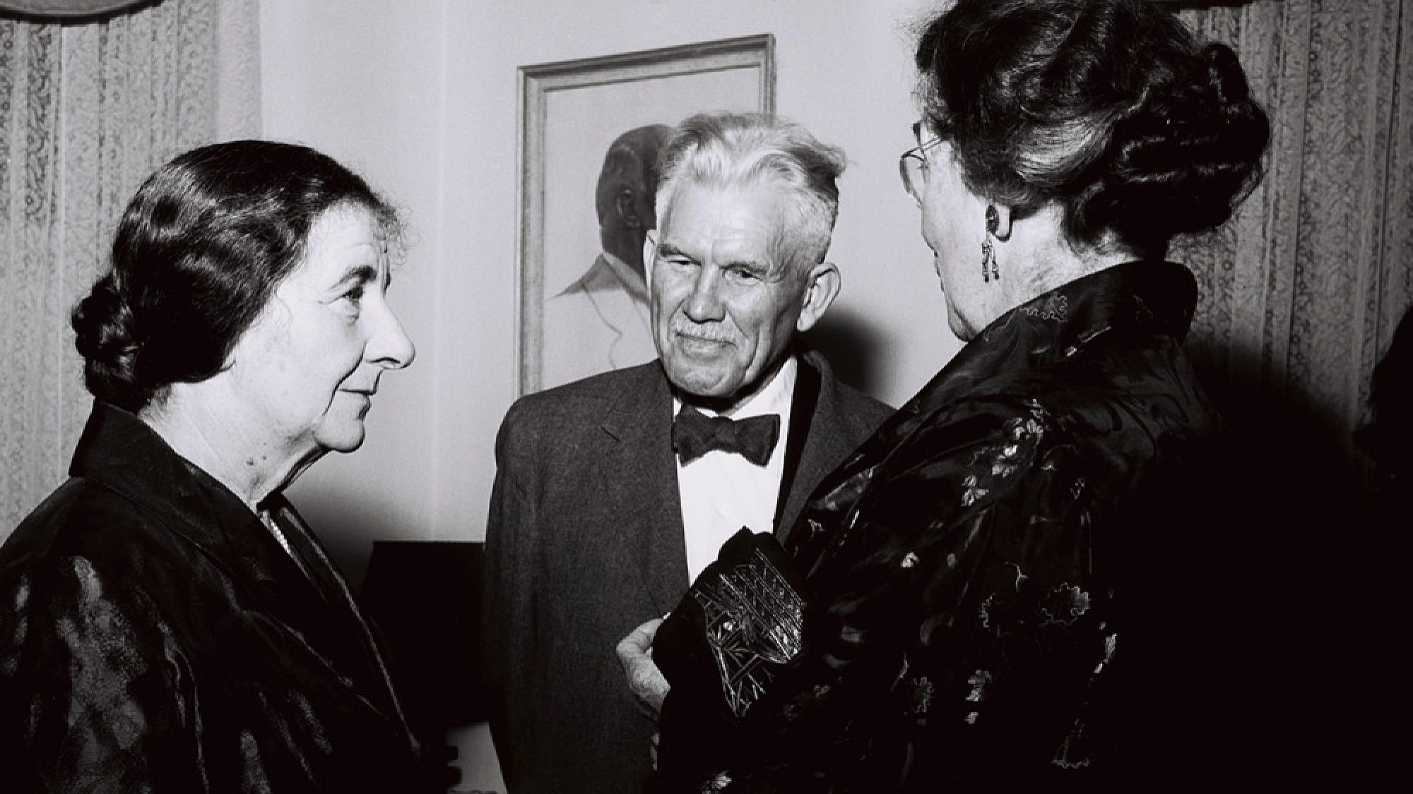 Walter Lowdermilk. To his left is Golda Meir. Photo by David Rubinger, GPO.