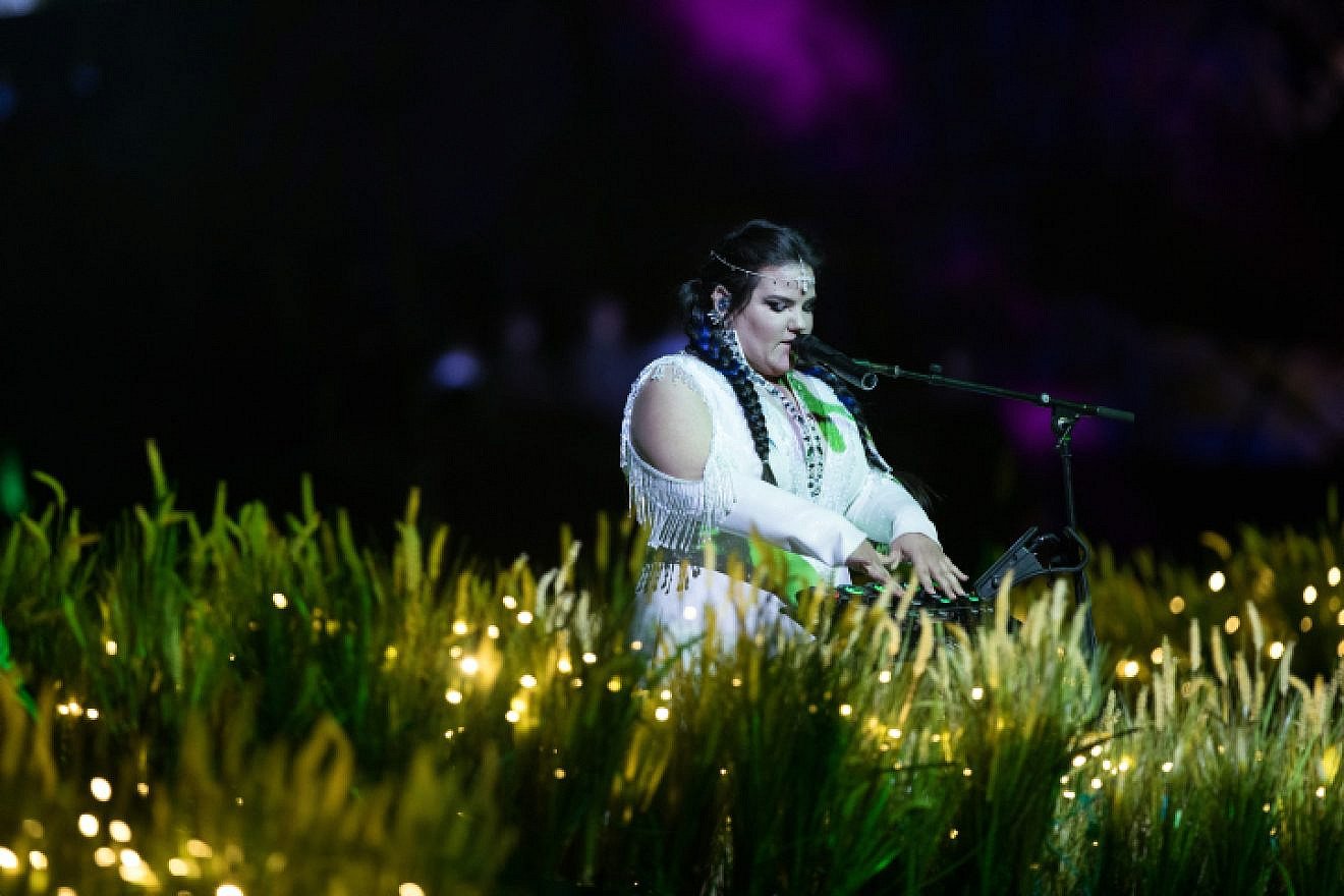 Netta Barzilai performs at the 70th anniversary Independence Day ceremony at Mount Herzl, Jerusalem, on April 18, 2018. Credit: Hadas Parush/Flash90