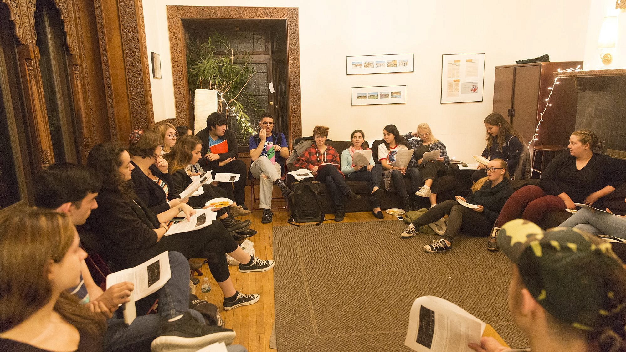 Rabbi Nikki DeBlosi leads a JLF seminar on “Sex, Love, and Romance” at New York University’s Bronfman Center for Jewish Student Life. Credit: Hillel International.