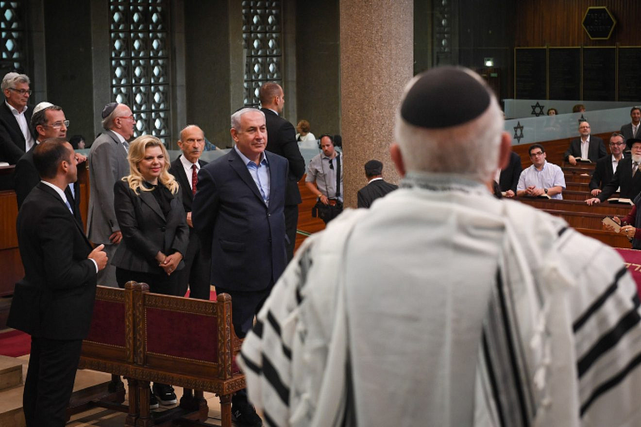 Israeli Prime Minister Benjamin Netanyahu and his wife, Sara, visit at the synagogue in Strasbourg, France, on June 30, 2017. Photo by Kobi Gideon/GPO.
