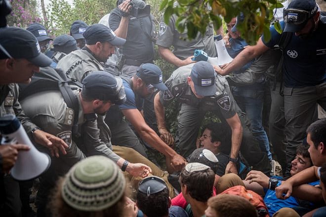 Israeli police evacuate people from a home in the Jewish neighborhood of Netiv Ha’avot in Gush Etzion on June 12, 2018. Photo by Yonatan Sindel/Flash90.