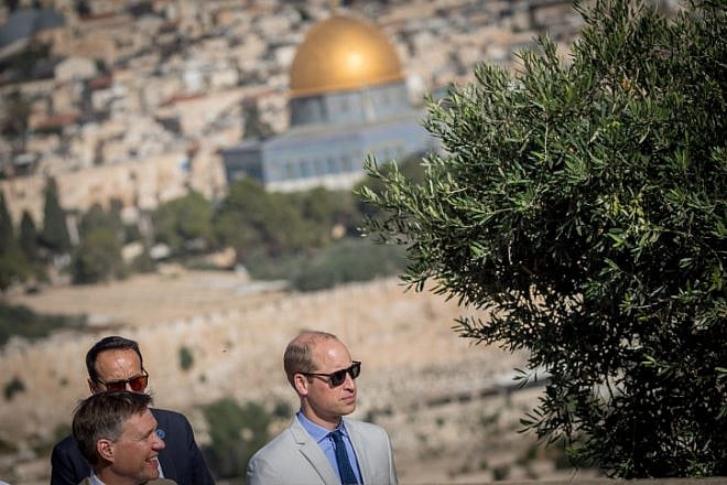 Prince William, Duke of Cambridge, tours the Mount of Olives overlooking the Temple Mount on an official visit to Israel, June 28, 2018. Photo by Yonatan Sindel/Flash90.