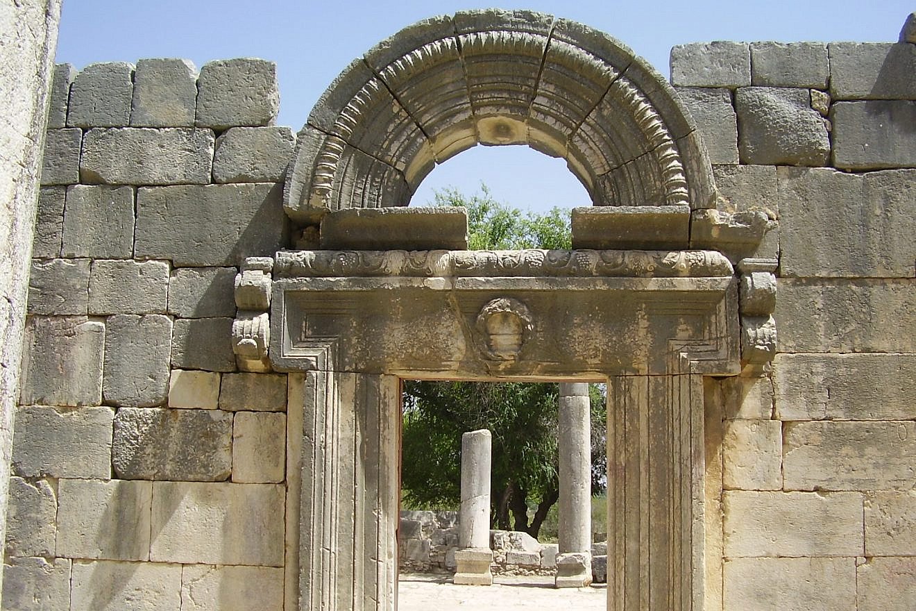 The ancient synagogue in Baram (Wikimedia Commons)